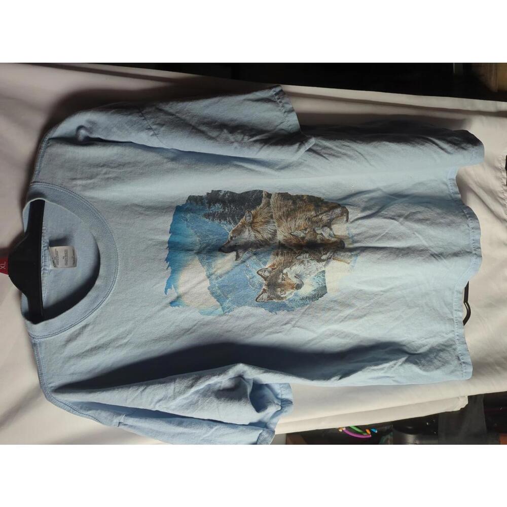 Vintage 90s Gildan Men's Light Blue Graphic T-Shirt with Wolves Design See Desc